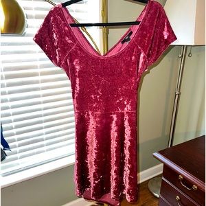 beautifullllll crushed velvet dress!!